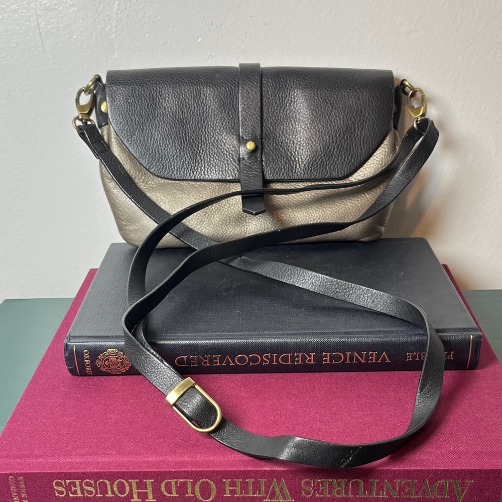 Hadaki Black & Metallic Leather Convertible Crossbody‎ Shoulder Clutch Bag